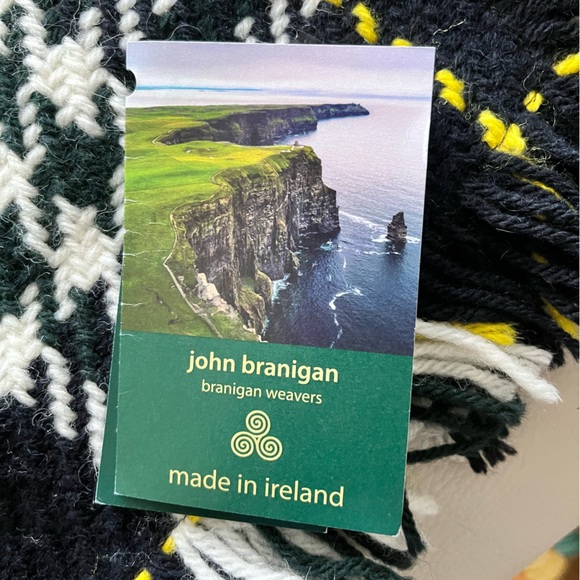 NWT - John Branigan Handmade Wool Throw 54” x 71” - Made in Ireland - Picture 4 of 5